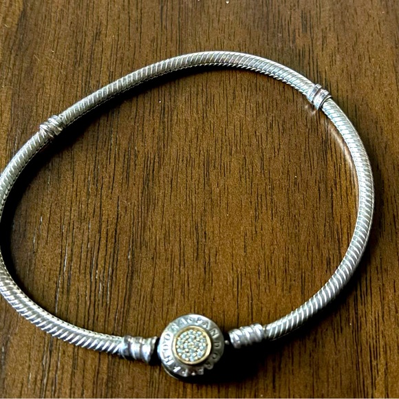 PANDORA Moments Logo Clasp Snake Chain Bracelet - Picture 2 of 2